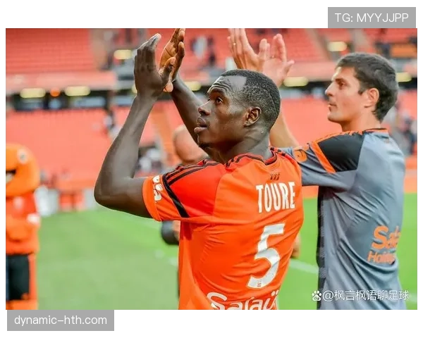 洛里昂防线全面升级,稳固防守力保球门不失 洛里昂防线全面升级,稳固防守力保球门不失