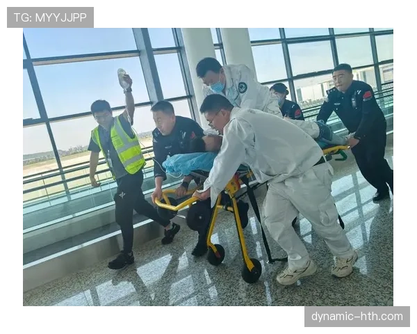 担架入场规则有哪些关键限制？球场安全与急救响应如何平衡解析