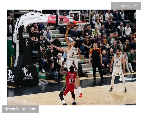 基里连科三分转换率提升显著 激活球队无球进攻体系