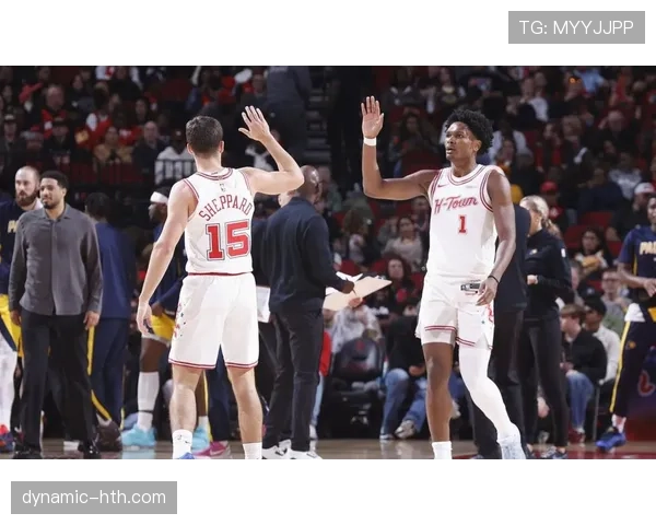 阿门·汤普森无球跑动提升球队三分命中率明显拉开对手防线